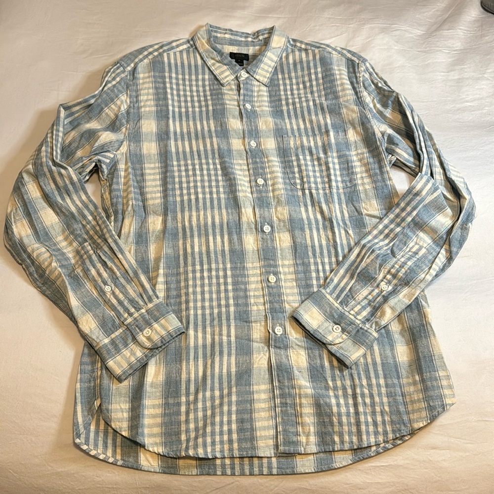 Men’s J. Crew buttondown shirt